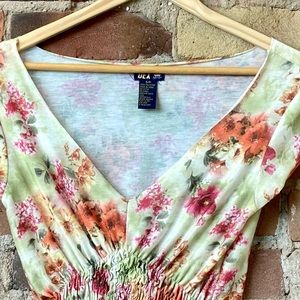 DEX Women’s Green, Pink & Orange Floral Top with Cinched Waist. Size: Small.